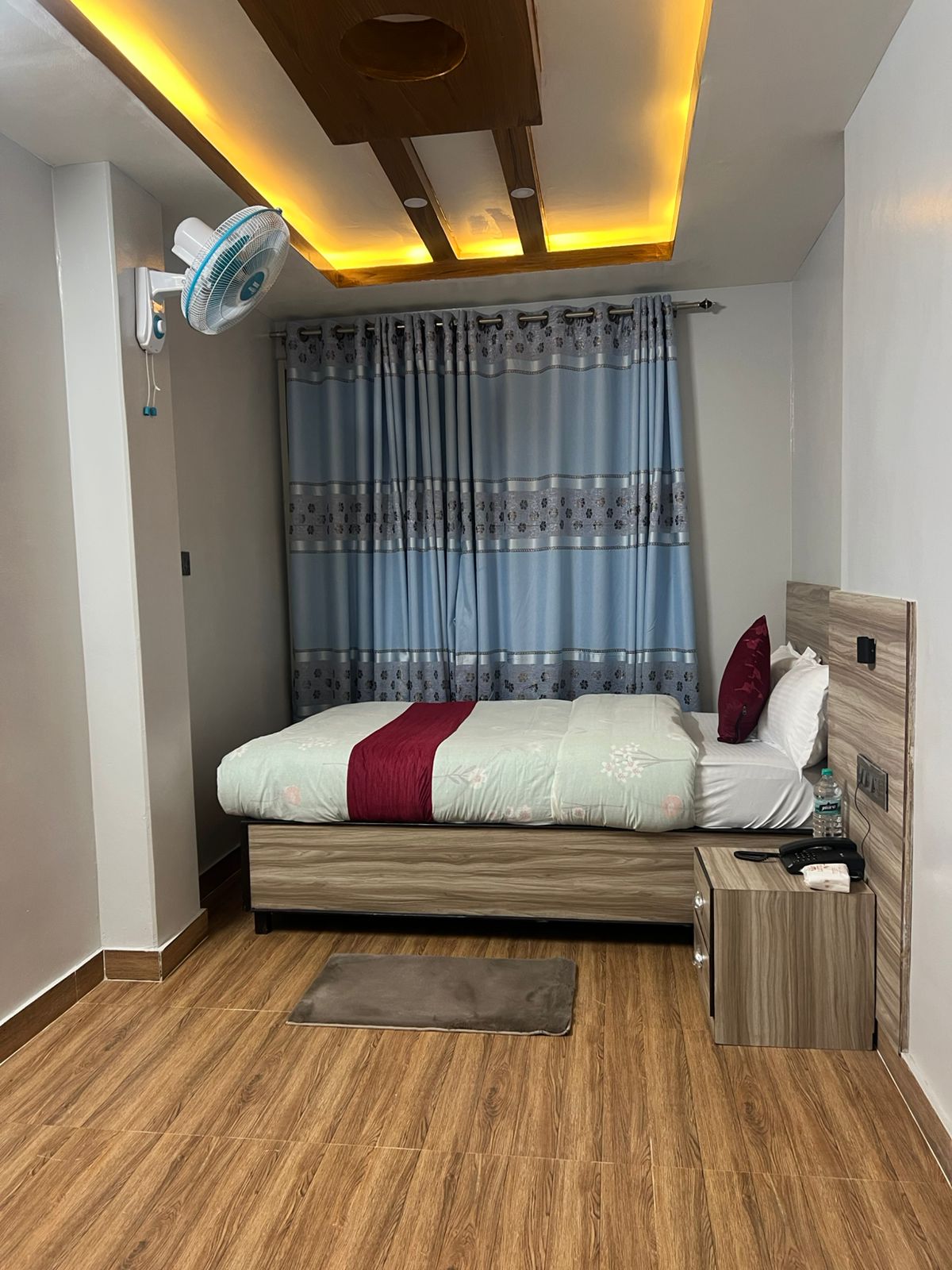 Machhapuchhre – Queen Size Single Bed